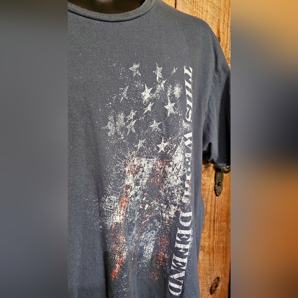 Distressed American Flag This We'll Defend Adult XL Blue Grunt Style Tshirt EUC - Picture 3 of 6